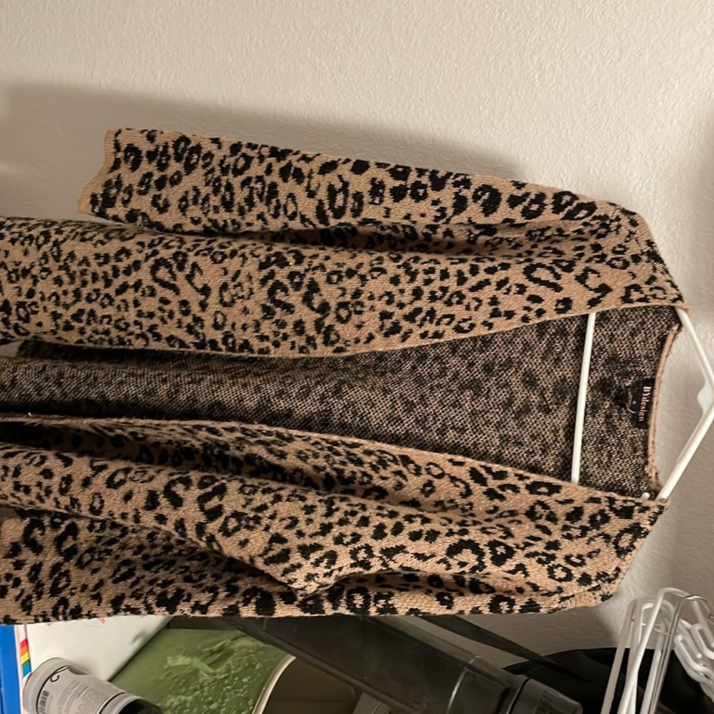 Sweater BY design leopard print size 1x